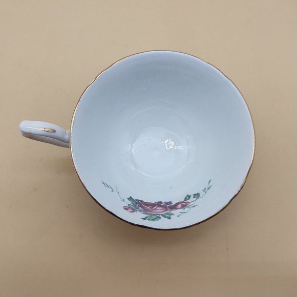 Clarence Tea Cup & Saucer -Red Flowers Pattern 734/67 - Picture 8 of 11